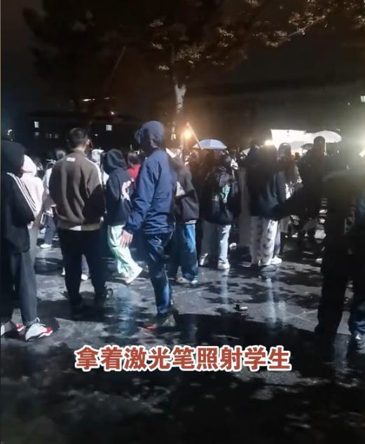 《偷偷藏不住》学校取景惹祸，砸坏学生无人机！遭到了网友怎样的吐槽？（又是剧组进高校！工作人员砸坏学生无人机？道歉来了）