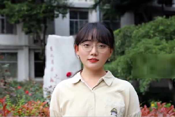 &lt;&lt;名侦探柯南&gt;&gt;中的灰原哀（哗众取宠!02年女生成全校最小博士,直博生第一年等同于硕士一年级）