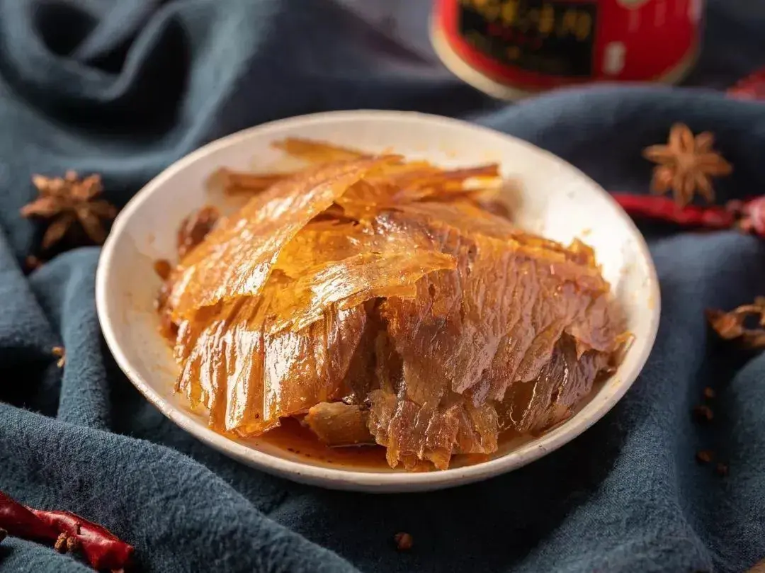 灯影牛肉是我国哪个省份的特色美食（天府旅游美食·舌尖上的非遗 | 灯影牛肉：巴山蜀水长，灯影牛肉香）-第2张图片-拓城游