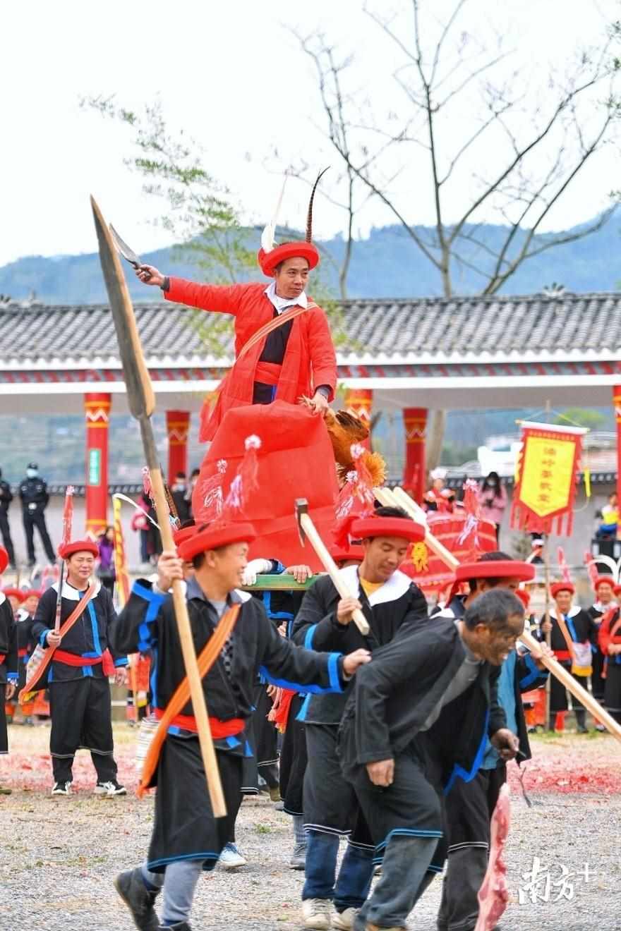 《支付宝》蚂蚁新村10月25日答案一览-拥有国家级非溃“瑶族耍歌堂”、“瑶族长鼓舞”的村子是（多图｜最是精彩耍歌堂，瑶族风情入画来）-第3张图片-拓城游