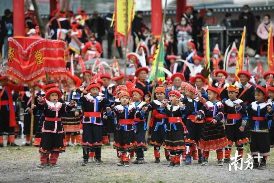 《支付宝》蚂蚁新村10月25日答案一览-拥有国家级非溃“瑶族耍歌堂”、“瑶族长鼓舞”的村子是（多图｜最是精彩耍歌堂，瑶族风情入画来）-第7张图片-拓城游