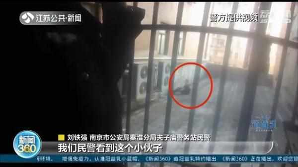 醉酒摔落成就怎么完成（醉酒失足！男子酒后把窗当成门，从六楼跌落四层平台）-第2张图片-拓城游