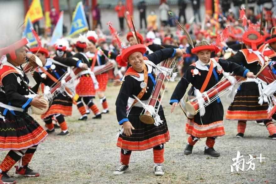 《支付宝》蚂蚁新村10月25日答案一览-拥有国家级非溃“瑶族耍歌堂”、“瑶族长鼓舞”的村子是（多图｜最是精彩耍歌堂，瑶族风情入画来）-第4张图片-拓城游