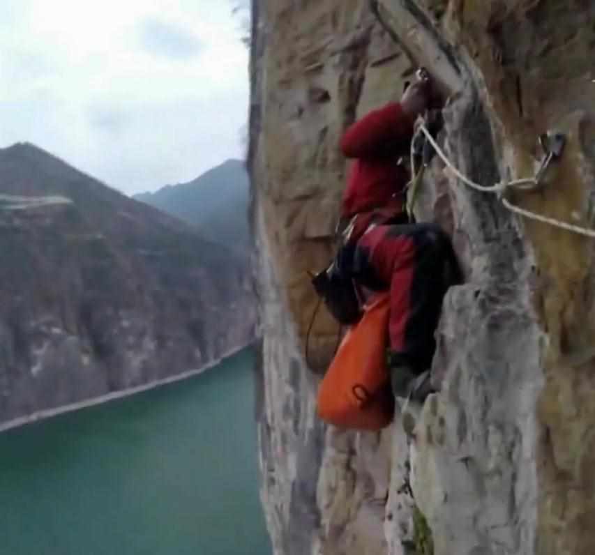 卡布西游白骨山探秘怎么完成卡布西游白骨山探秘消方块（三峡绝壁上方发现黄金洞，科考队冒死进入发现白骨，揭开千年谜团）-第14张图片-拓城游